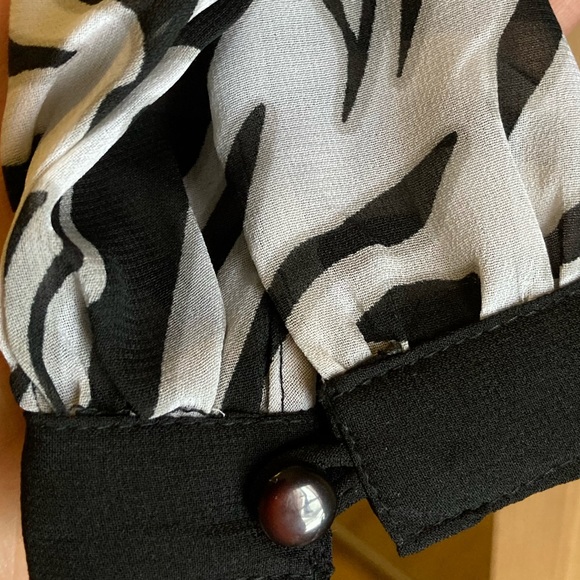 Chic sexy animal patterned blouse small - Picture 6 of 6